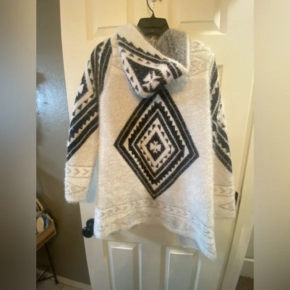 Northern Angel by Anthropology Aztecs design Sweater - Picture 2 of 11